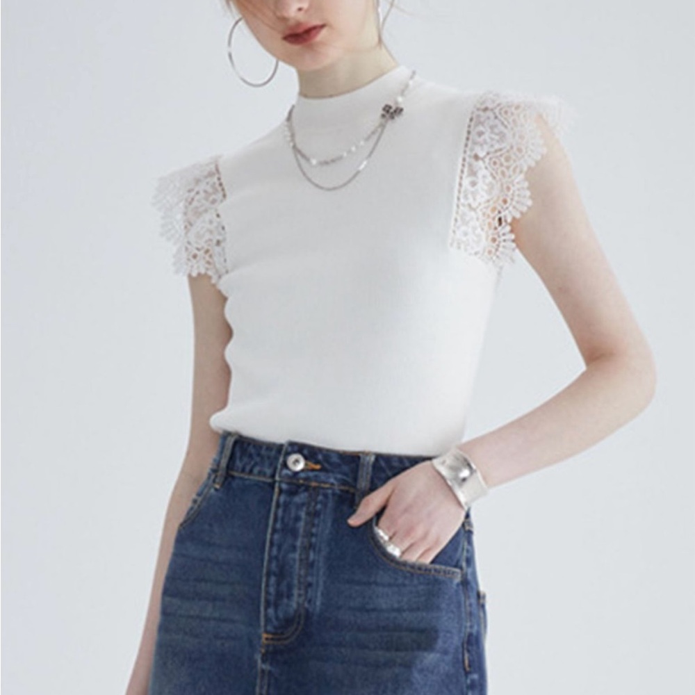NWT Chicwish Mock Neck Lace Spliced Sleeveless Knit Top in White